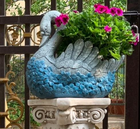 Large Swan Statue for Garden, Swan Flower Pot, Animal Statue for Garden Courtyard Ornament, Villa Outdoor Decor Gardening Ideas-ArtWorkCrafts.com