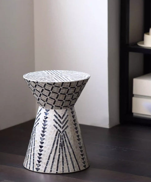 Contemporary Round Side Table, Creative Coffee Table, Bedside Small Side Table, Portable Casual Side Table, Shell Small Sofa Side Table-ArtWorkCrafts.com