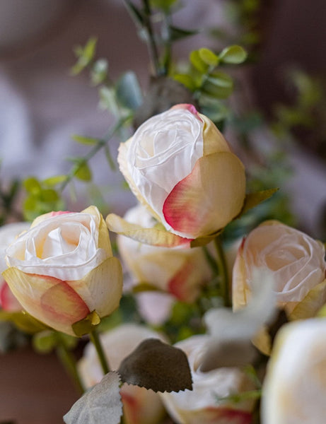 Creative Flower Arrangement Ideas for Home Decoration, Wedding Flowers, White Rose Flowers, Artificial Rose Floral for Dining Room Table, Bedroom Flower Arrangement Ideas, Botany Plants-ArtWorkCrafts.com