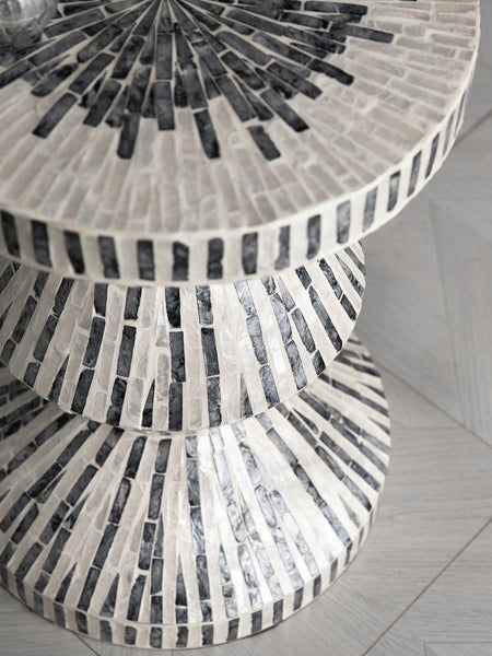 Bedside Small Side Table, Portable Casual Side Table, Shell Small Sofa Side Table, Contemporary Round Side Table, Creative Coffee Table-ArtWorkCrafts.com