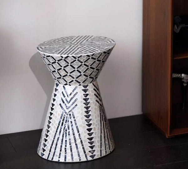 Contemporary Round Side Table, Creative Coffee Table, Bedside Small Side Table, Portable Casual Side Table, Shell Small Sofa Side Table-ArtWorkCrafts.com