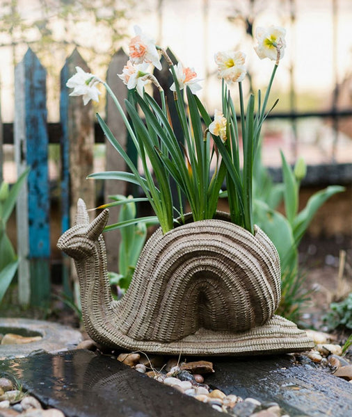 Cute Snail Statues, Garden Animal Statues, Snail Flowerpot for Garden Decoration, Unique Modern Garden Sculptures, Creative Villa Outdoor Gardening Ideas-ArtWorkCrafts.com