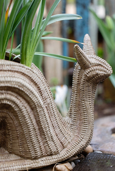 Cute Snail Statues, Garden Animal Statues, Snail Flowerpot for Garden Decoration, Unique Modern Garden Sculptures, Creative Villa Outdoor Gardening Ideas-ArtWorkCrafts.com
