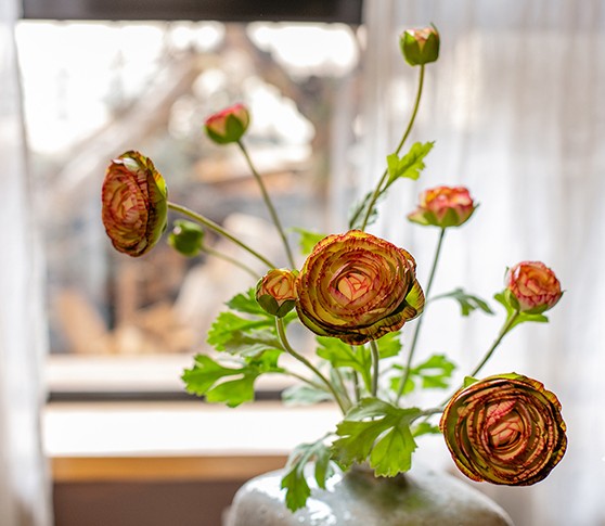Dining Room Flower Arrangement Ideas, Ranunculus Asiaticus Flowers, Simple Modern Floral Arrangement Ideas for Home Decoration, Spring Artificial Floral for Bedroom-ArtWorkCrafts.com